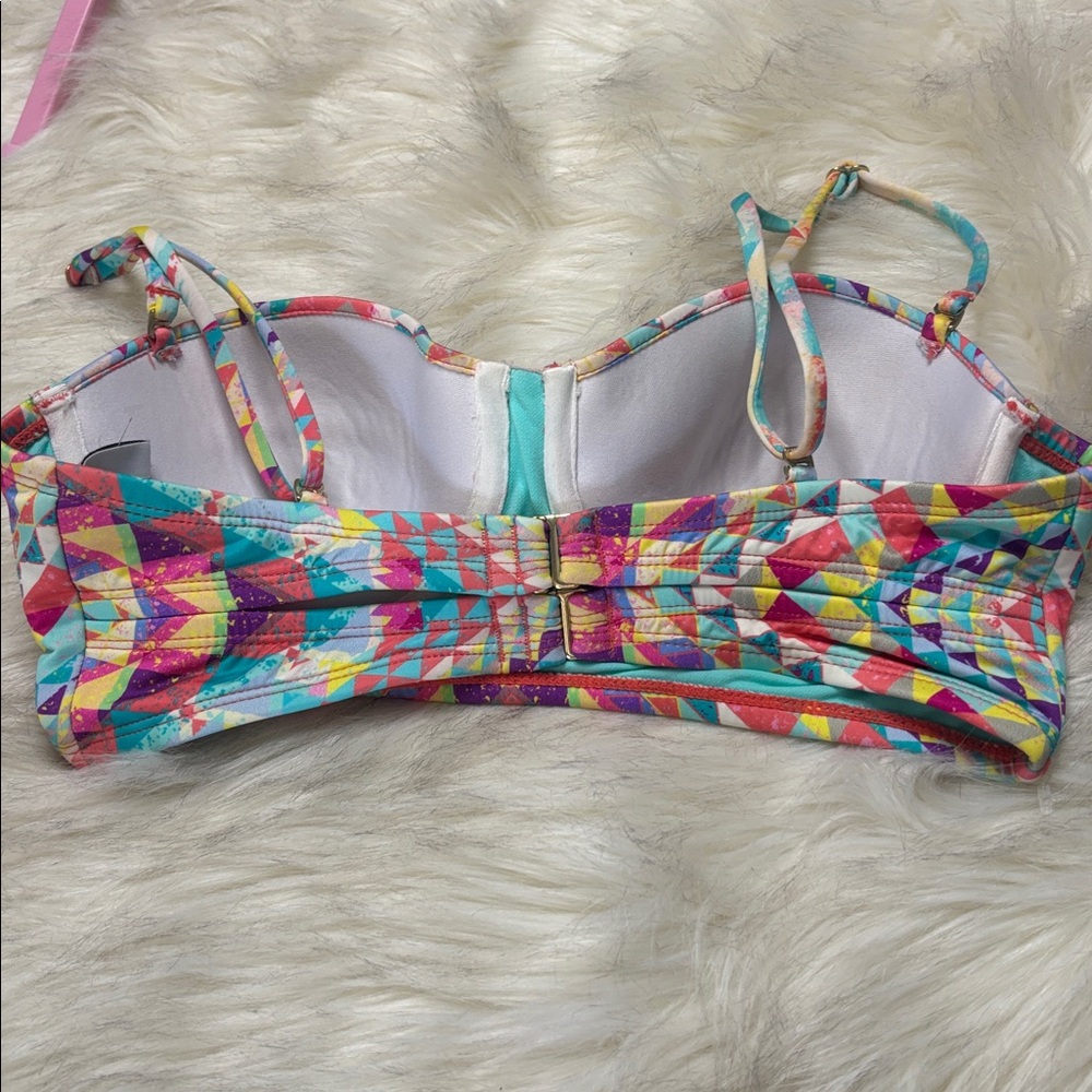 Bar III  Women's Printed Underwire 
Midikini Top in 
geometric pattern. - Picture 3 of 5